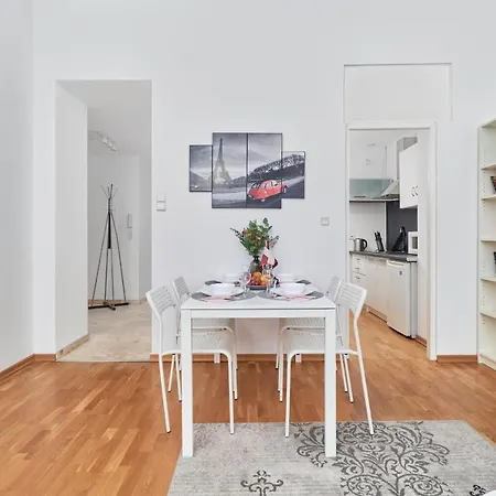 Rynek The Heart Of The City By Renters * Wroclaw